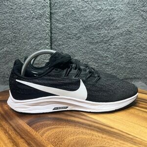 Nike Black and White Athletic Shoes